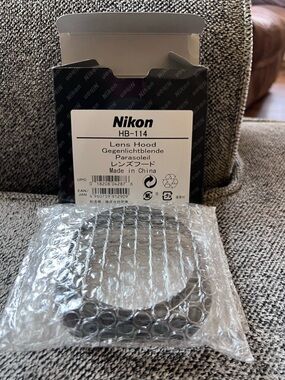 Nikon HB-114 Tulip Lens Hood in Black
***See photos and description***